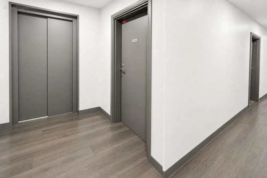 Esik - Modern Two-Bedroom Flat in Eco-Quarter, Melun