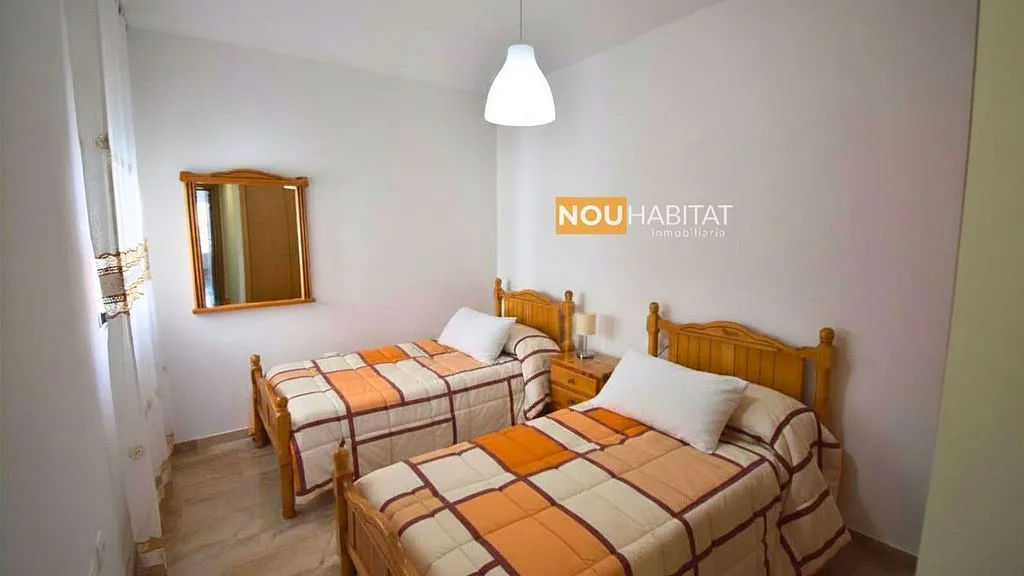 Chambres - Apartment with Balcony and Garage in Montroy