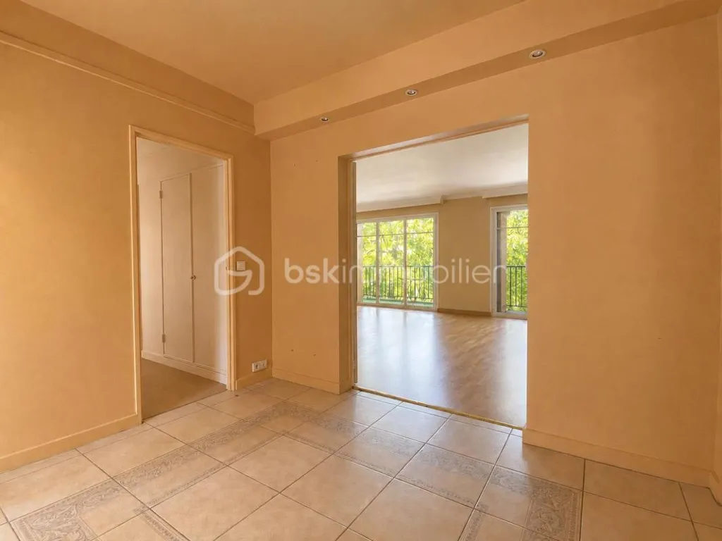 Séjour - Appartement 4 Pièces avec Balcon dans Résidence Calme