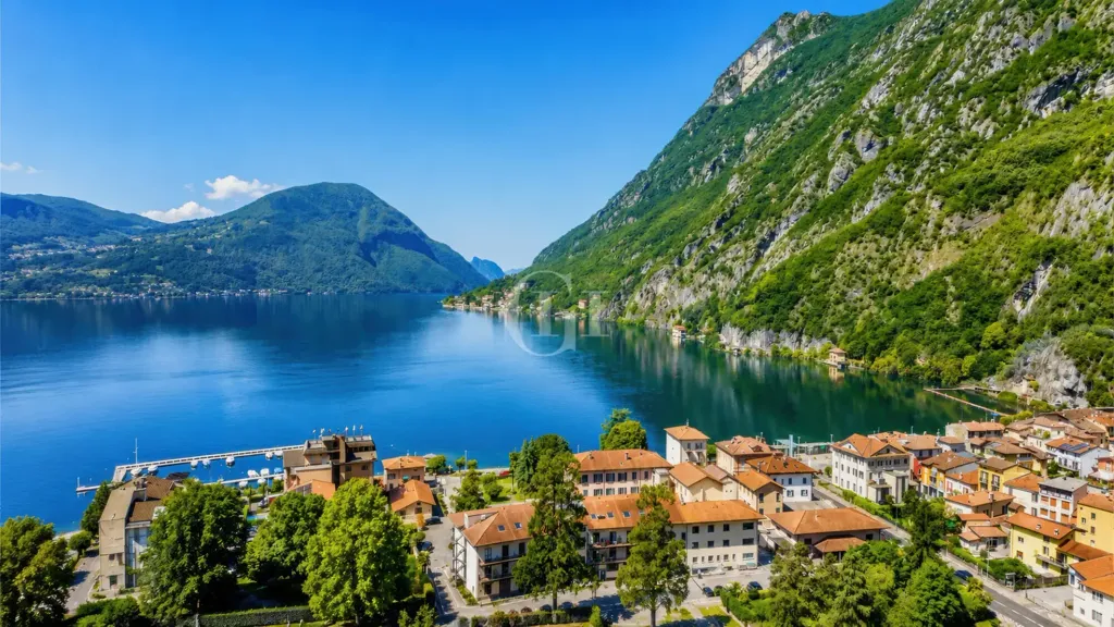 Contemporary Trilocale with Lake View in Porlezza