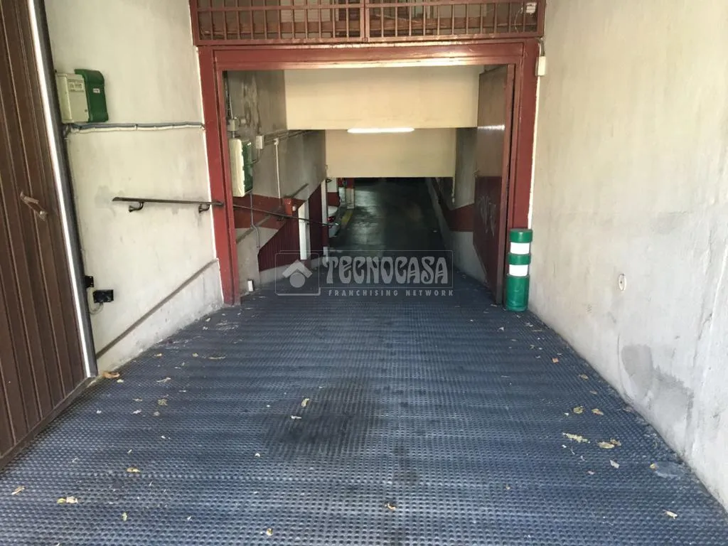 Garage - Apartment with Balcony in Aiora