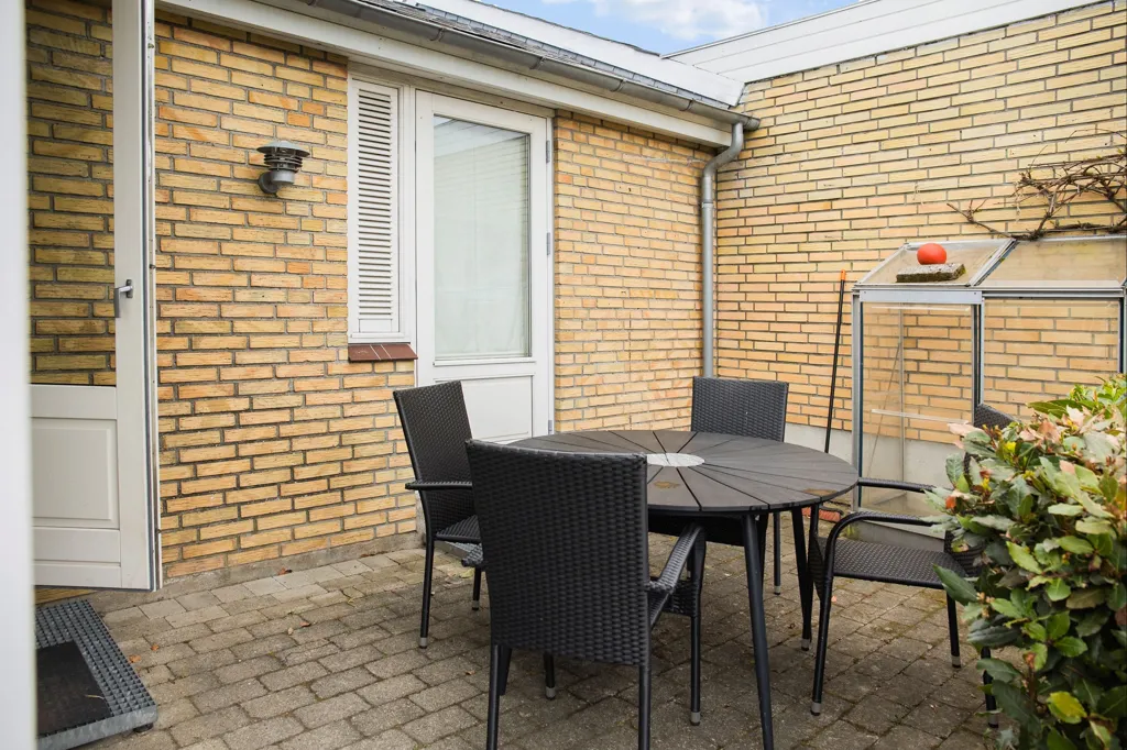 Terrasse - 1967 Terraced House with Garden in Odense NV