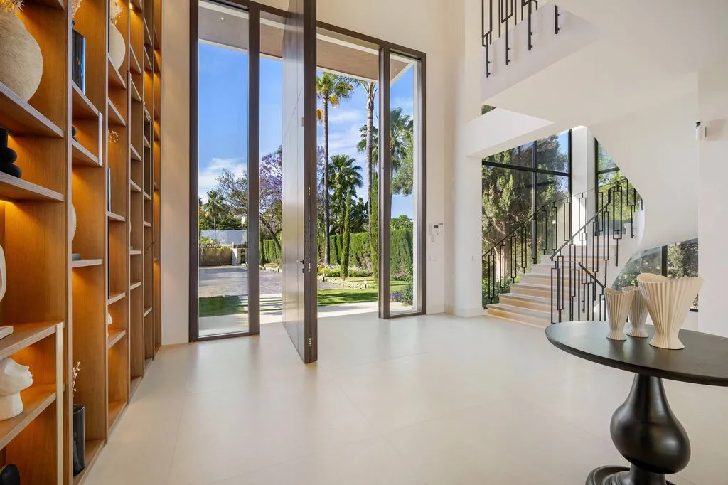 Entrée - Luxury Villa with Infinity Pool in Marbella