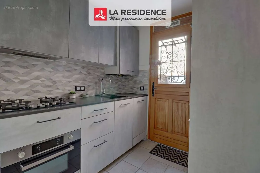 Köök - Charming Flat with Garden in Poissy Centre