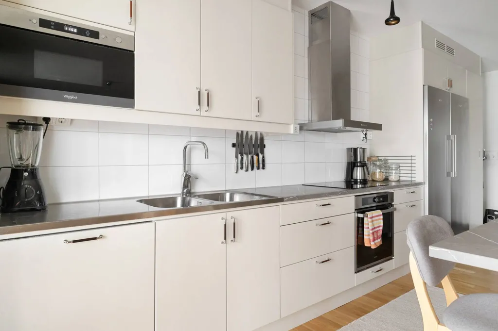 Cucina - Three-Bedroom Apartment with Balcony in Nyköping