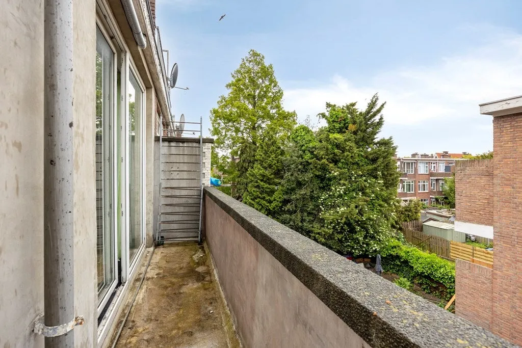 Balcon - Spacious Apartment with Jacuzzi in Dierenselaan