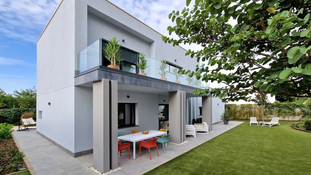 Välivaade - Modern Villa with Terrace in Valencina de la Concepción