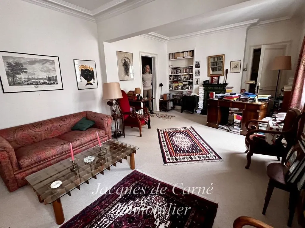 Elutuba - 2-Room Apartment with Dual Aspect in 7th Arrondissement
