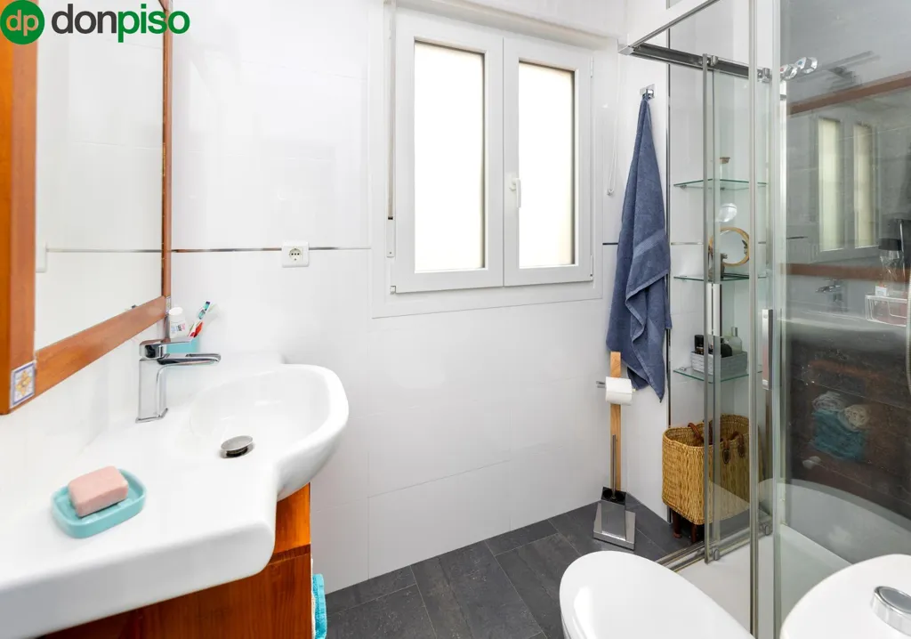 Salles de bain - Pareded House with Garden in Jun