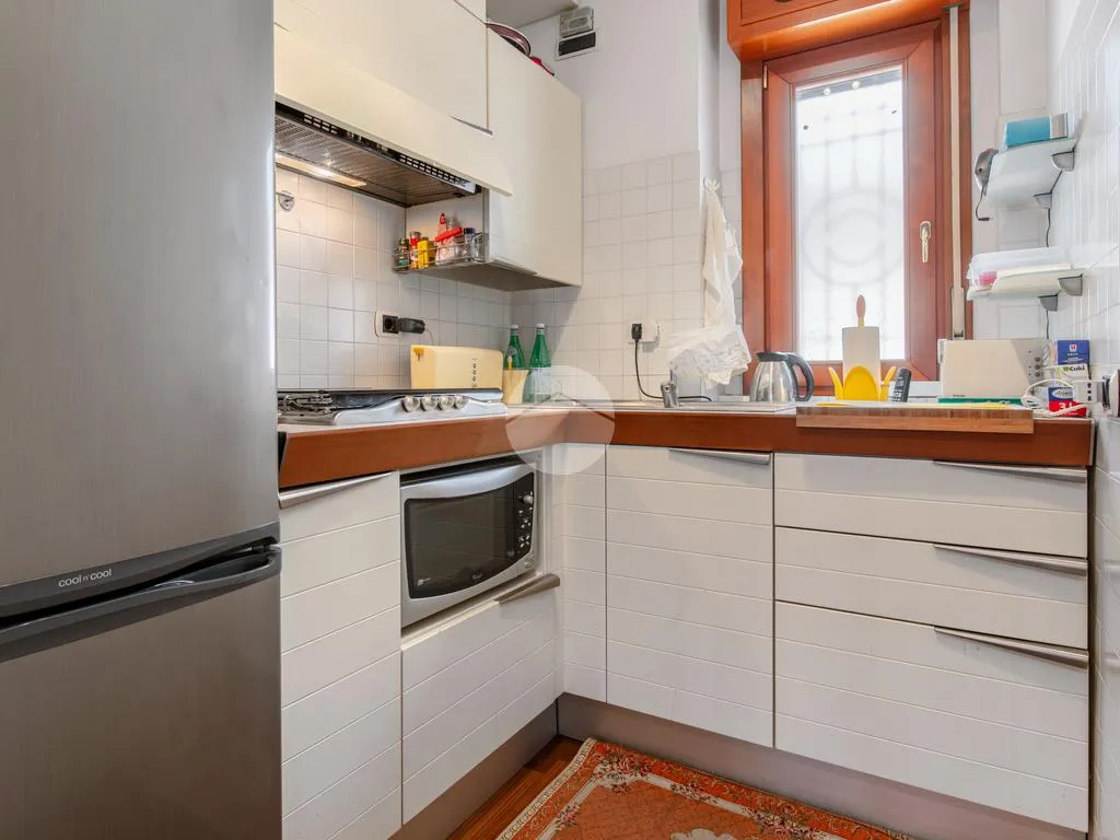 Cuisine - Modern 2-Bedroom Flat with Balcony in Milan
