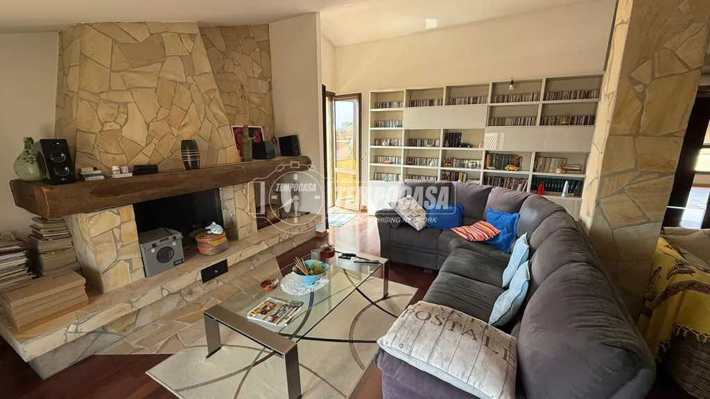 Elutuba - Spacious 2-Bedroom with Balcony in Oristano