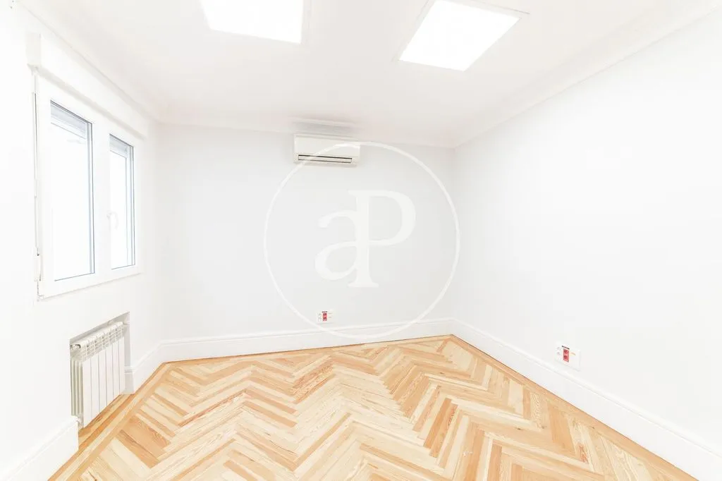 Rooms - Luxury Apartment with Classic Façade in Madrid
