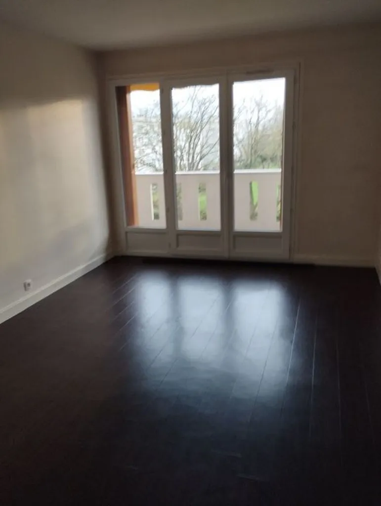 Toad - 3-Bedroom Flat with Balcony in Pantin
