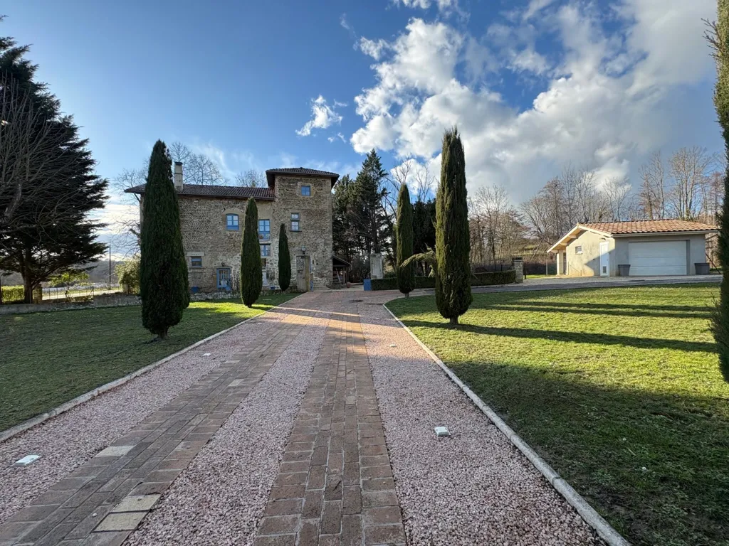 Extérieur - Château sur Parc avec Garage à Montseveroux