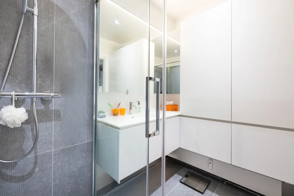 Salles de bain - Appartement 1 Chambre avec Jardin à Uccle
