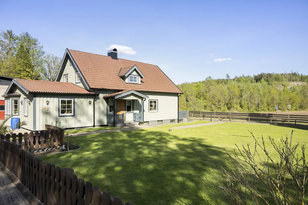 Extérieur - Villa with Workshop in Idyllic Setting
