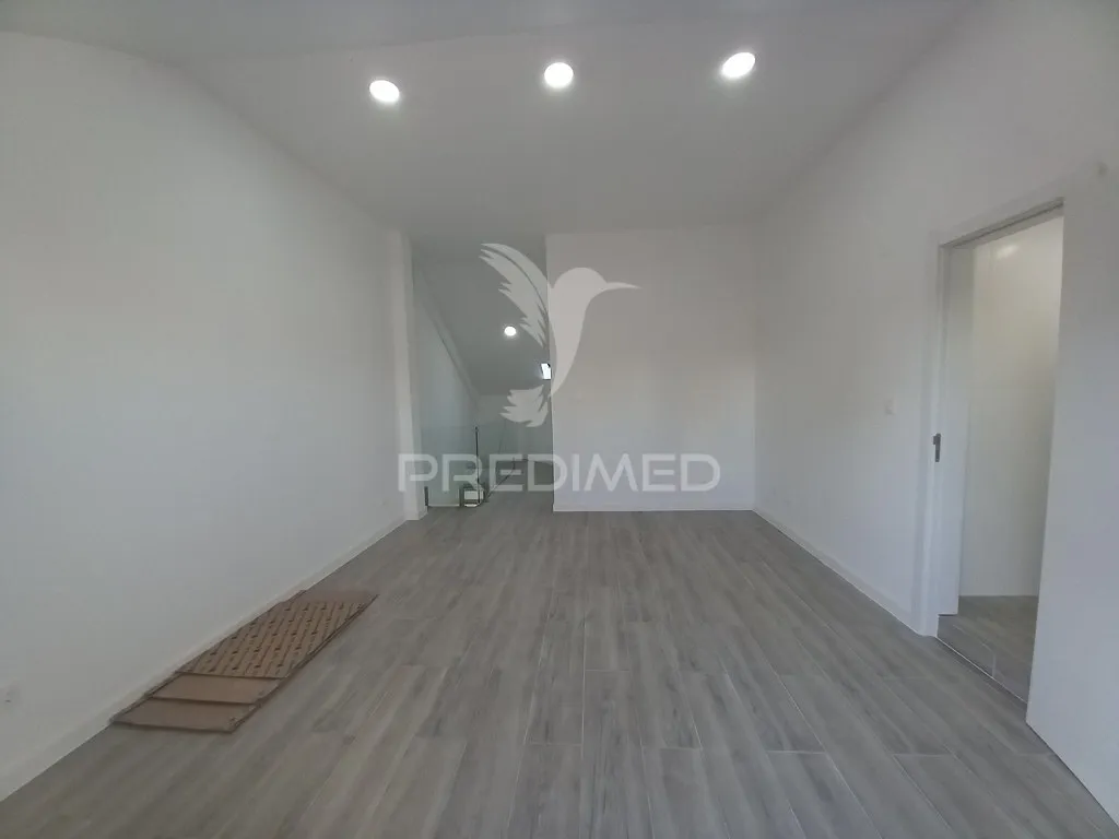 Pièces - Restored Duplex with Sea View in Costa da Caparica
