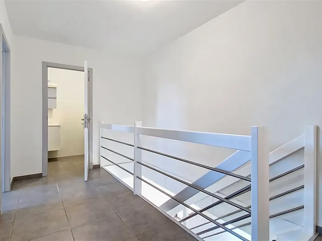 Pièces - Duplex 3 Chambres avec Balcon à Mons