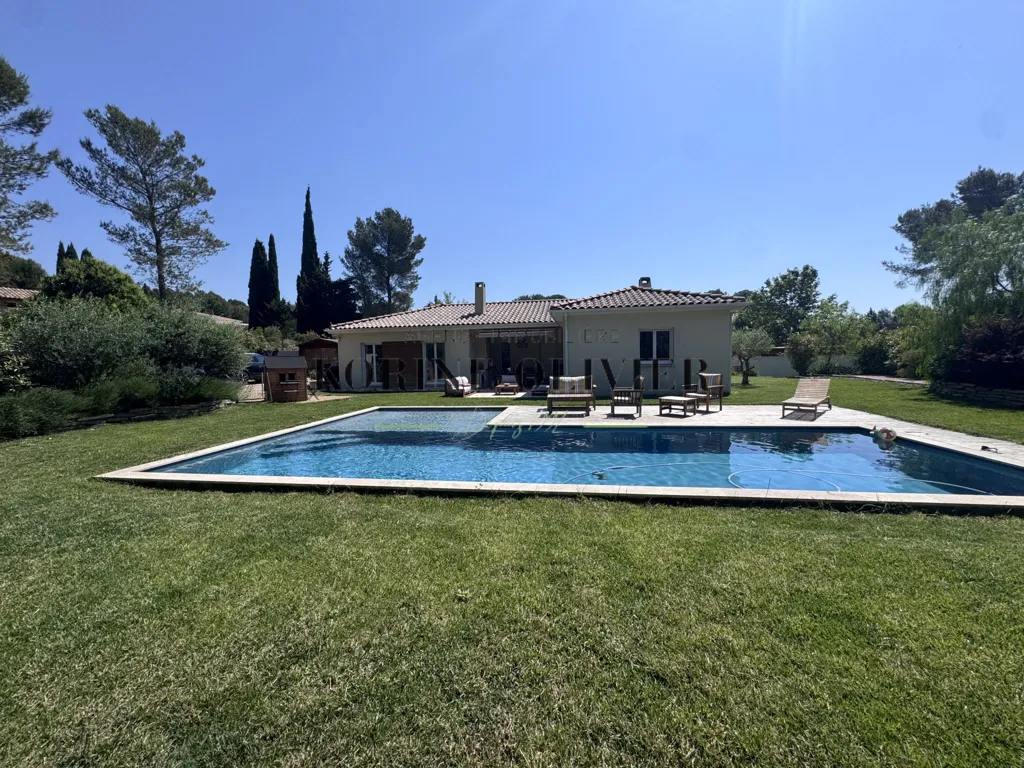 Piscine - Villa Meublée avec Piscine à Ventabren