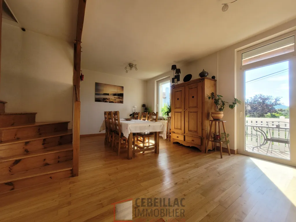 Comedor - 8-Piece House with Pool in Les Martres-de-Veyre