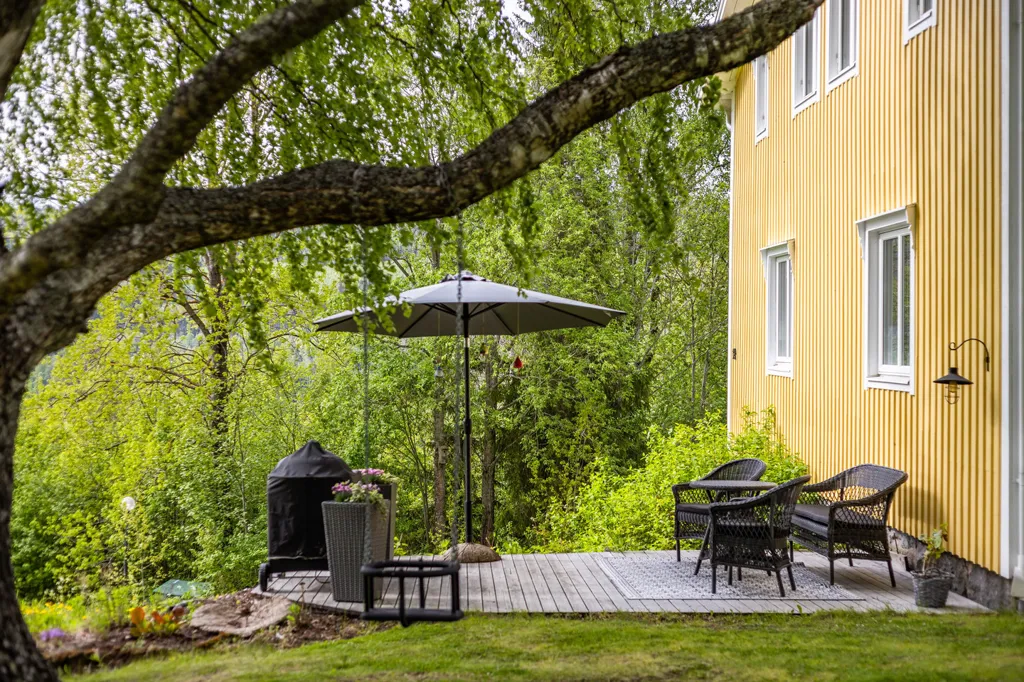 Terrasse - Historic Villa with Forest View in Västloning