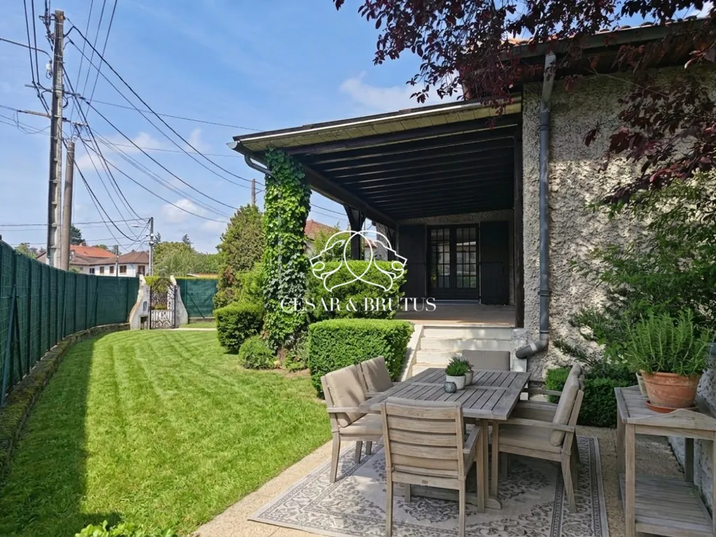 5-toaline maja asukohas Saint-Genis-Laval