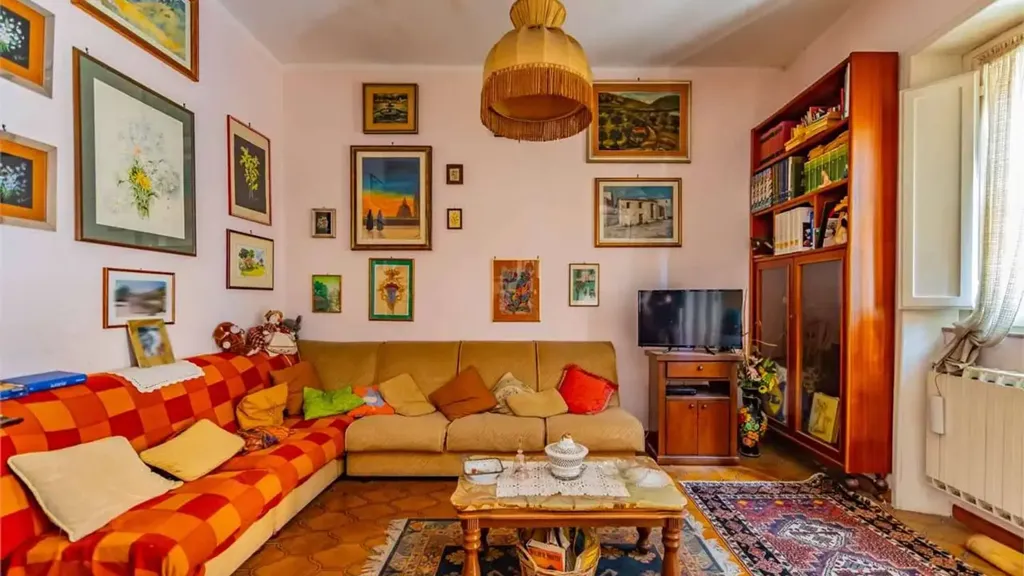 Living Room - Three-Bedroom Apartment in Tivoli
