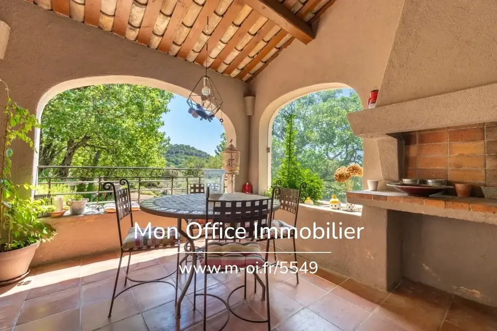 Terrazza - 10-Bedroom House with Jacuzzi in Rognes