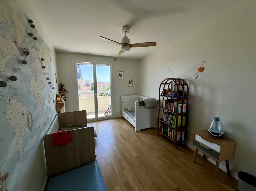 Chambres - Appartement T4 avec Parking à Villeurbanne