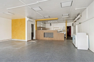 Tutte le foto (3) - Versatile Retail Unit with High Visibility in Haderslev