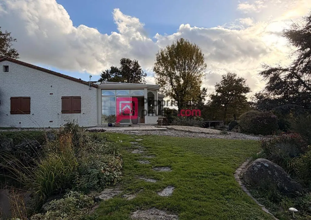 Välivaade - Architectural Villa with Lake View near Cholet