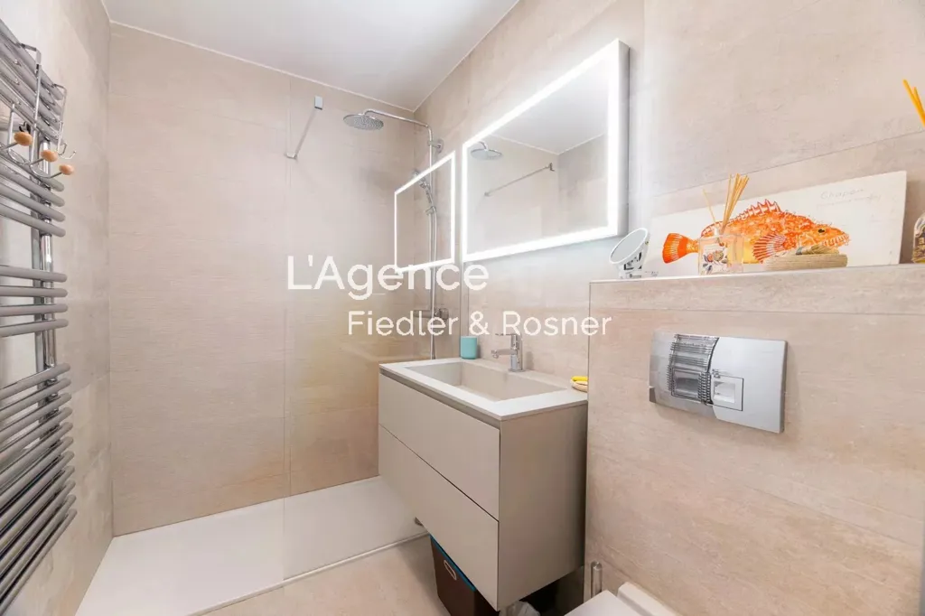Salles de bain - Appartement avec Jardin et Jacuzzi à Saint-Tropez