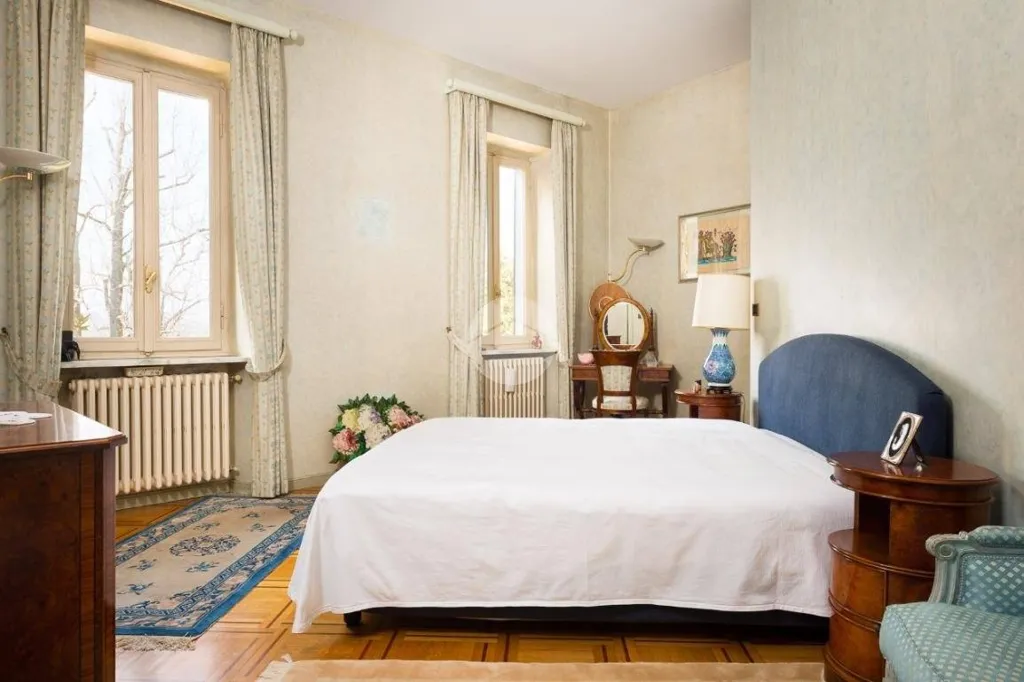 Bedrooms - Historic Villa with Garden and Pool in Pianezza