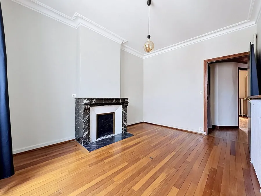 Living Room - 3-Bedroom Apartment with Balcony in Nancy