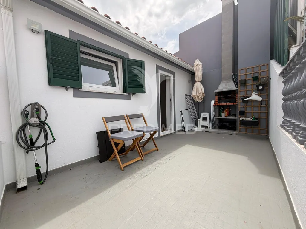 Terrasse - Renovated T2 House in Quinta do Anjo Centre