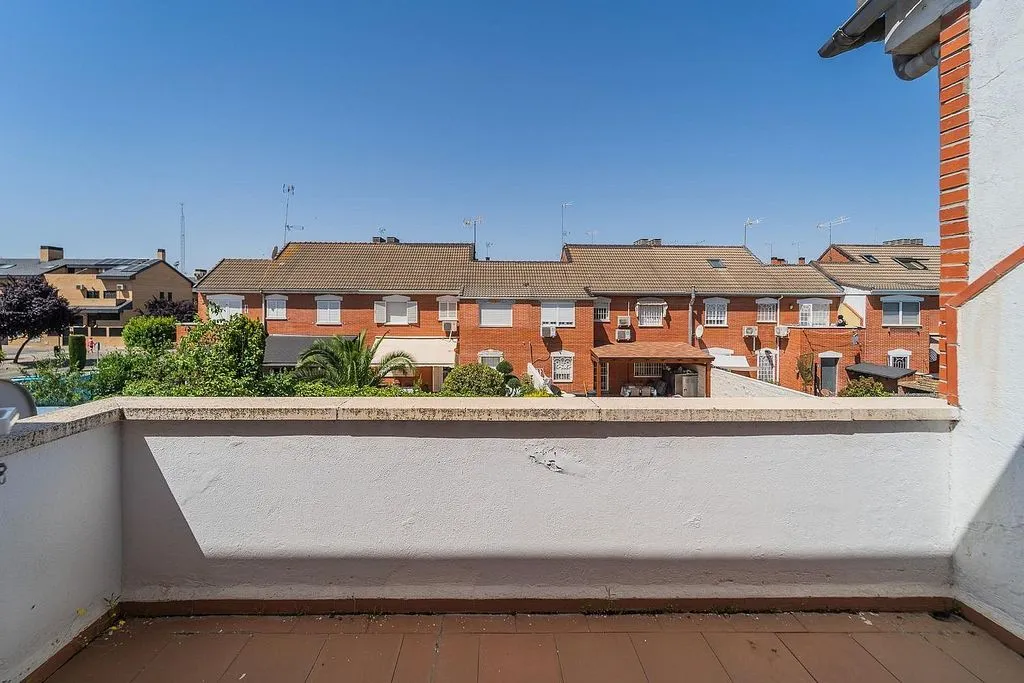 Balcone - Terraced Semi-Detached House with Garden in Parla
