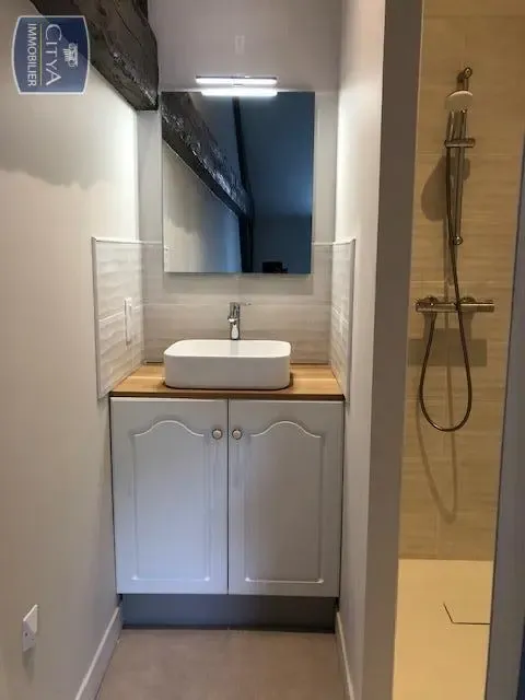 Salles de bain - Appartement 2 Pièces avec Vue Dégagée à Sarlat