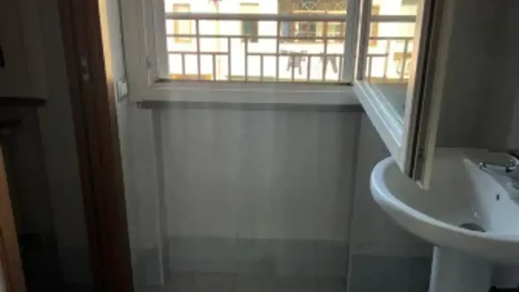 Salles de bain - Penthouse with Balcony in Romano di Lombardia