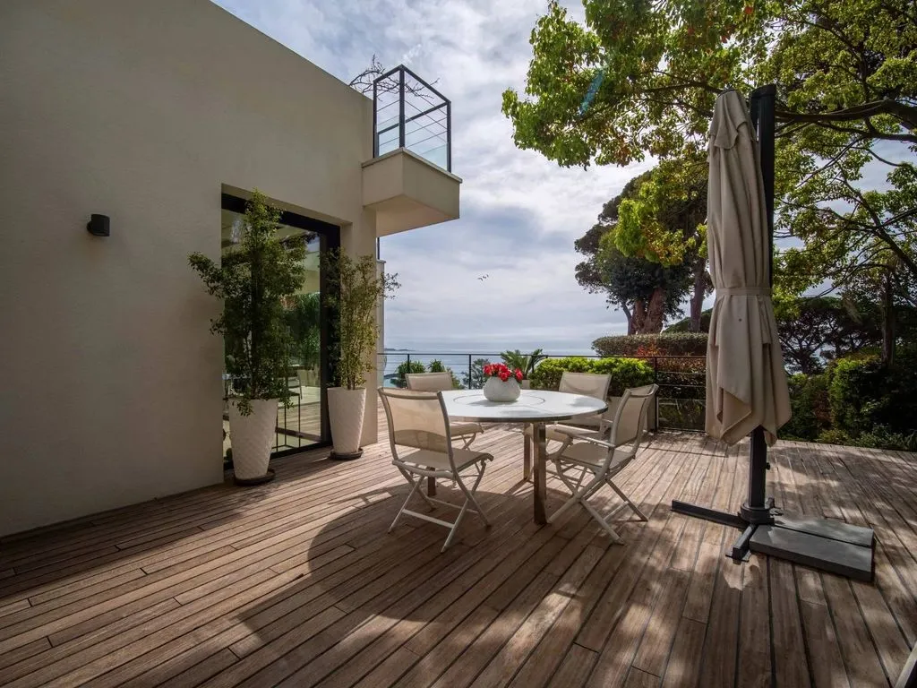 Terrasse - Villa Contemporaine avec Vue Mer à Cannes