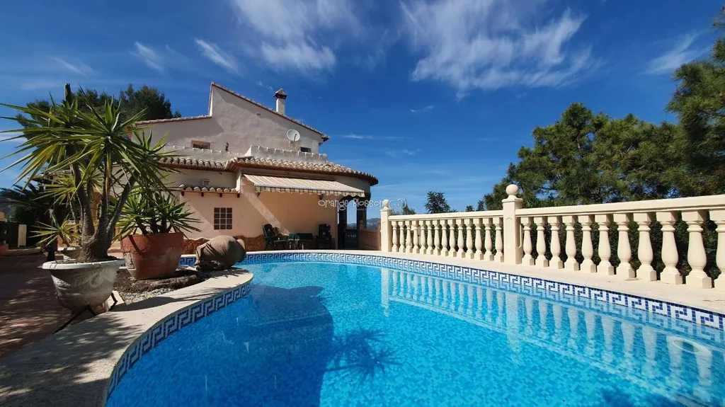 Bassein - Detached Villa with Sea Views in Ador