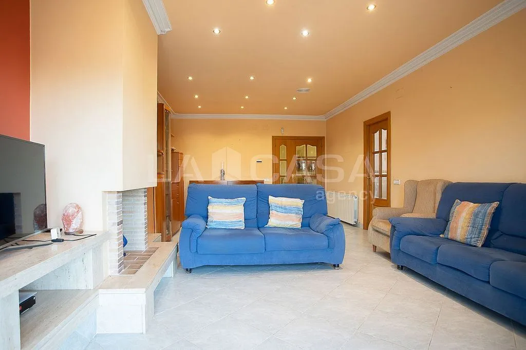 Séjour - Chalet with Terrace in Santa Eulàlia de Ronçana