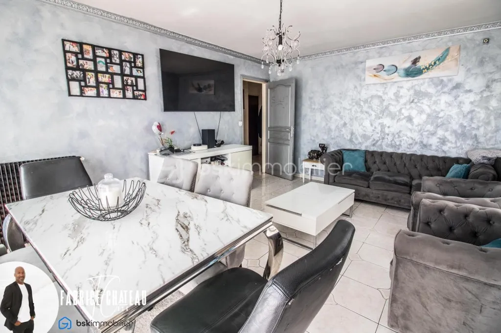 Elutuba - 3-Bed Flat with Balcony in Central Location