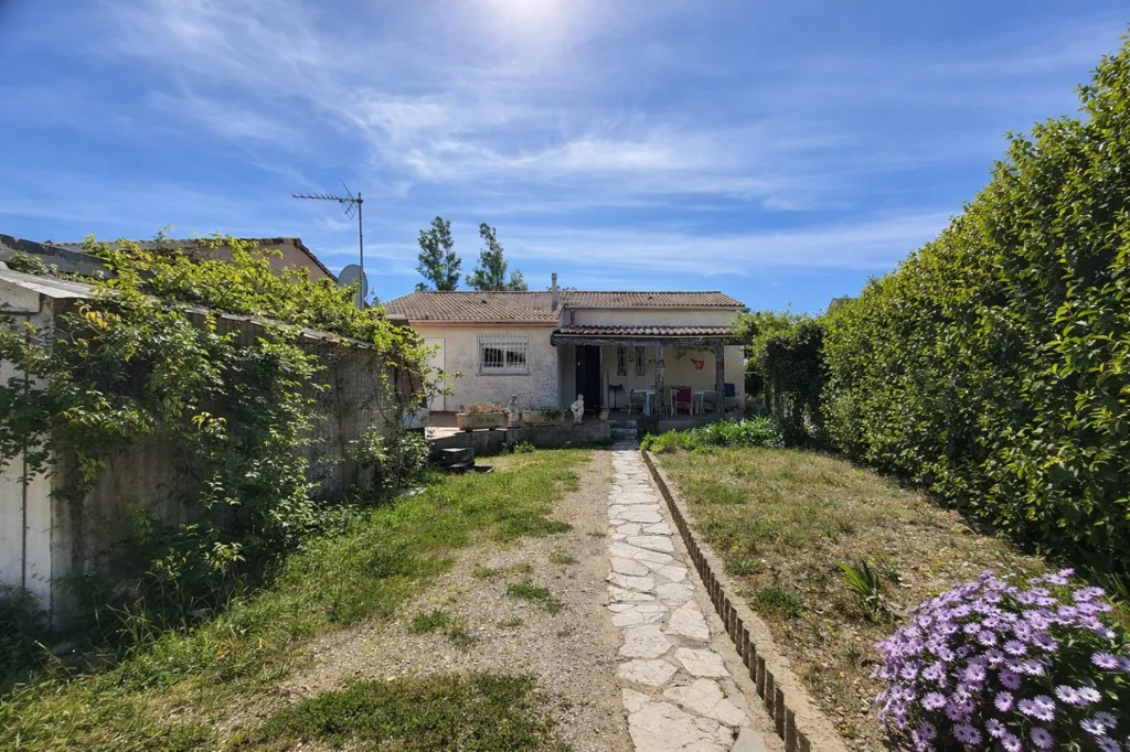 Jardin - Villa de Plain-Pied avec Garage à Vitrolles