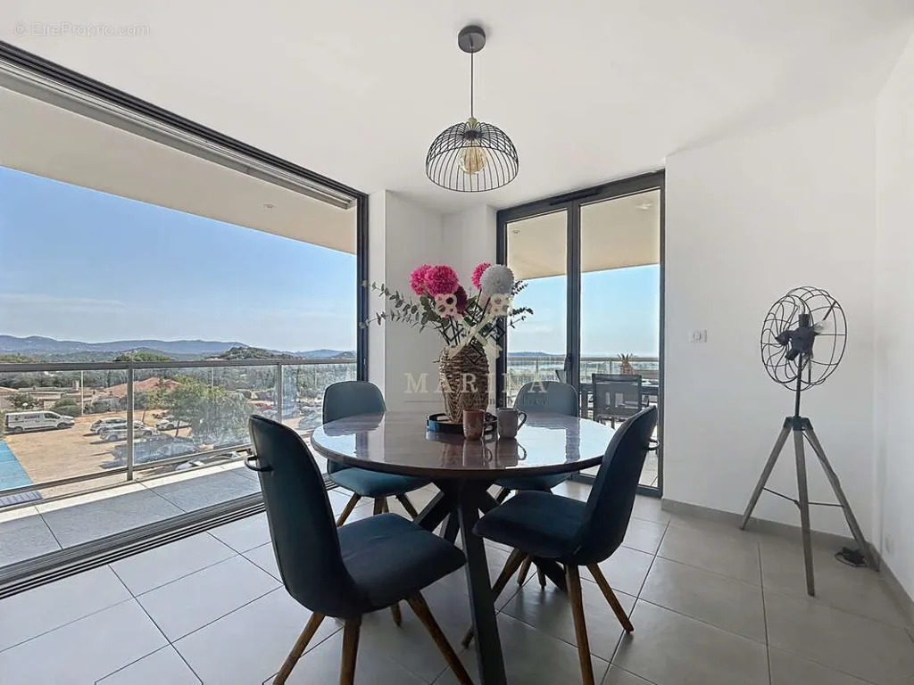 Söögituba - Luxury Apartment with Sea View in Secure Residence