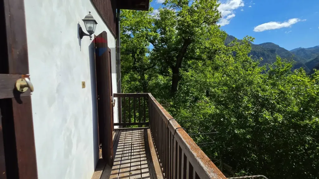 Balcony - Trilocale with Garden in Darzo