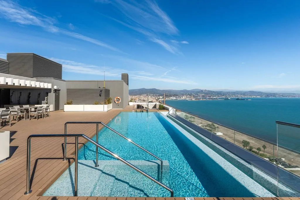 Pool - Luxury Beachfront Flat with Pool in Marbella
