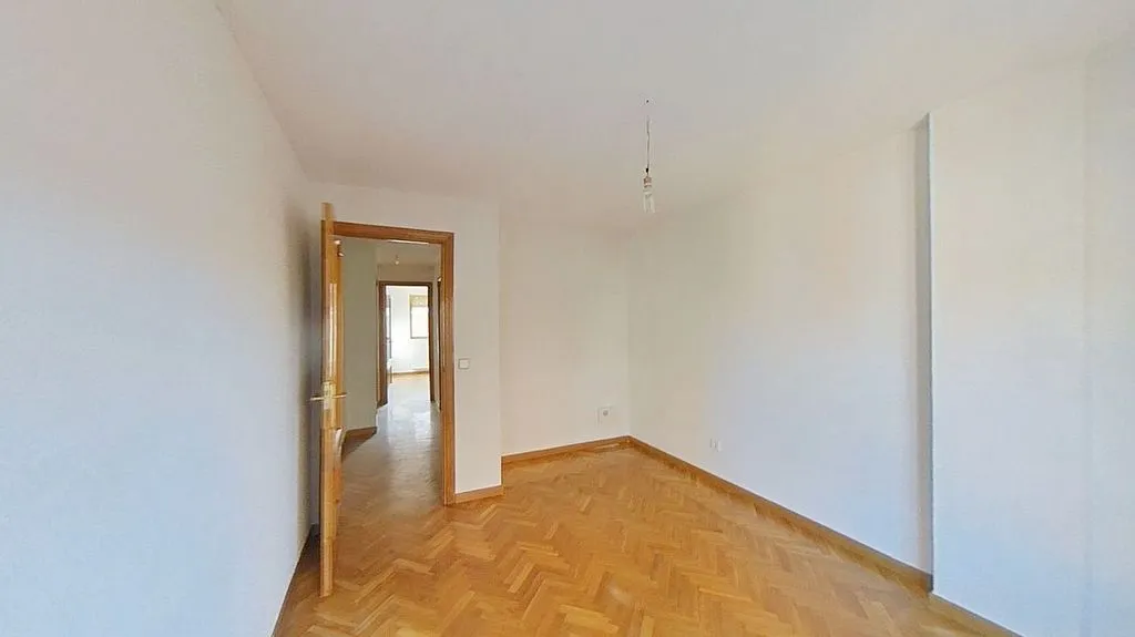 Pièces - 2-Bedroom Flat with Metro Access in Numancia