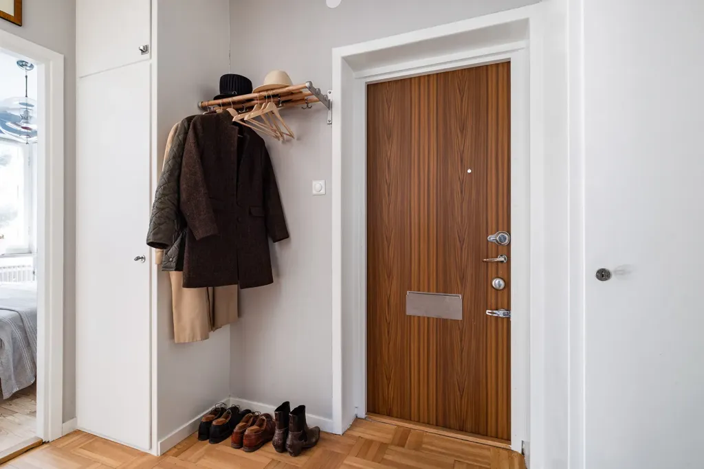 Esik - Bright Apartment with Balcony in Hammarbyhöjd