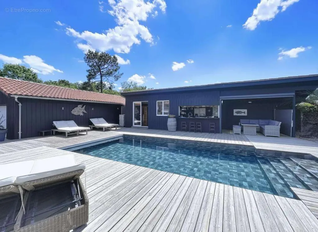 Piscina - Villa with Pool near Martignas-sur-Jalle