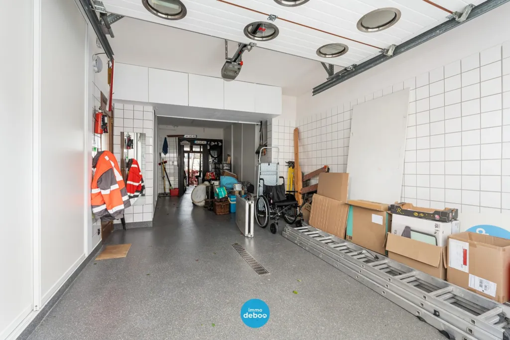 Garaaž - Ready-to-Move Apartment with Garden in Oostende